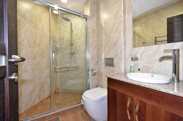 Bathroom 3, Deluxe apartment in The city center 2 rooms, Yerevan