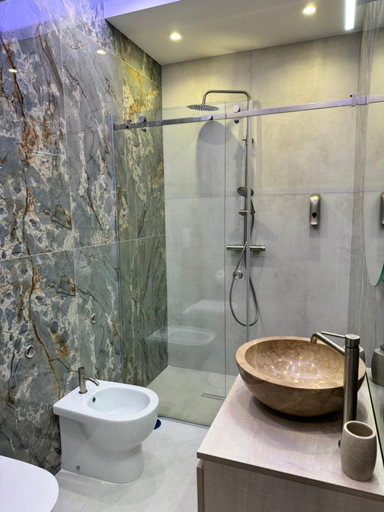 Others 5, B&B DONNA SISINA, Napoli