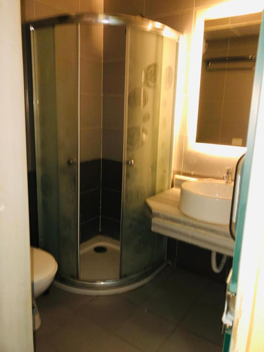 Bathroom 5, Regency Hotel, Ad-Duqi