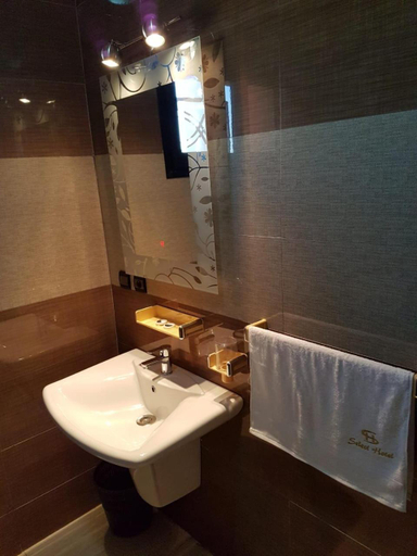 Bathroom, Select Hotel, Menabe