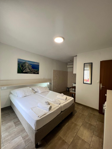 Others 5, Residence Bella, Stari Grad