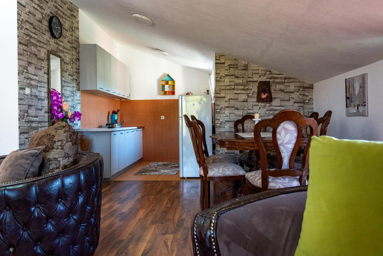 Others 5, Vila Apartmani Astoria