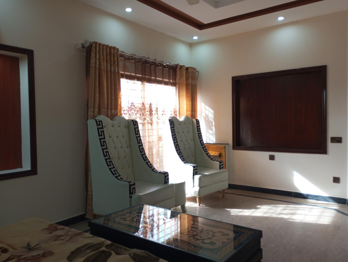 Others 4, Khayaban-e-Amin Luxurious Apartments, Lahore