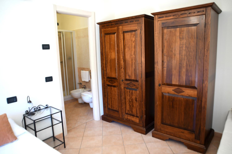 Bathroom 3, Villa Gaia, Livorno
