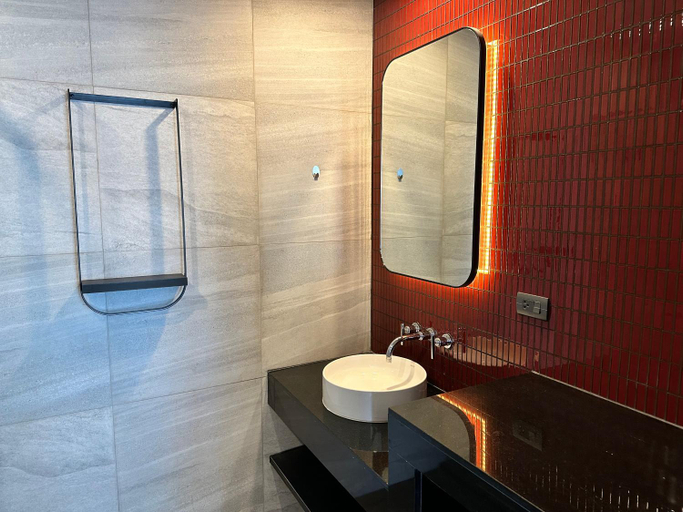 Bathroom 2, Edge Central Pattaya, Pattaya
