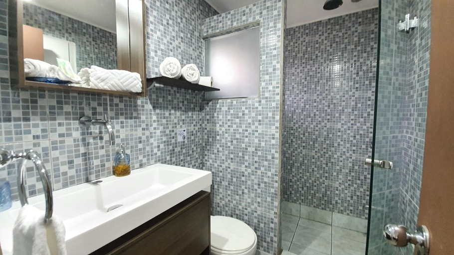 Bathroom 3, OUT OF BOUNDS HOTEL BED AND BREAKFAST, San José