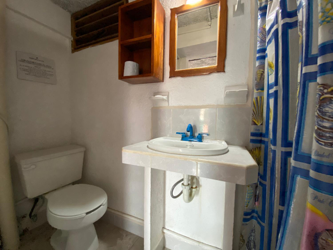 Bathroom 3, Hotel San Felipe de Jesus Yucatan, San Felipe
