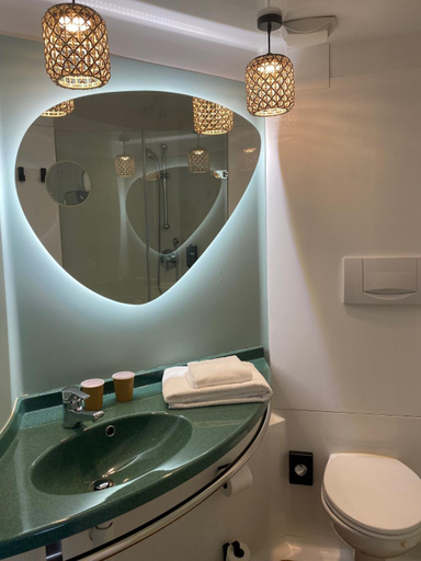 Bathroom 3, ibis Styles Pontivy Centre, Morbihan