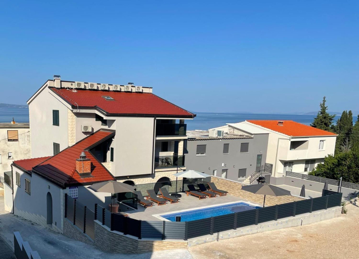 Exterior & Views 2, Apartments Villa Milas With Pool, Dugi Rat