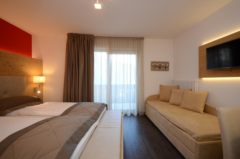 Bedroom 2, Family & Wellness Hotel Fontana, Trento