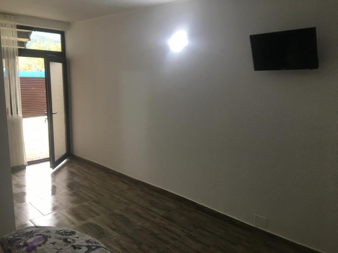 Others 3, Laubert, Calimanesti