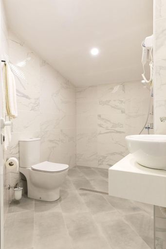 Bathroom 3, Hotel Central, Rousse