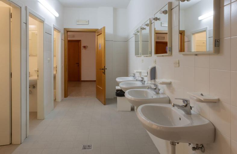 Bathroom 3, Ostello IMPERINA, Belluno