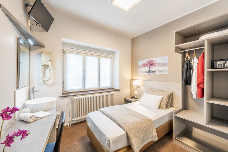 Bedroom 5, Albergo Svizzero, Mendrisio