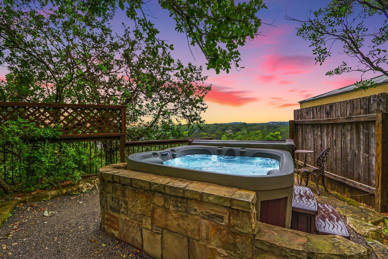 Clutter Falls Retreat - Guest House, Comal