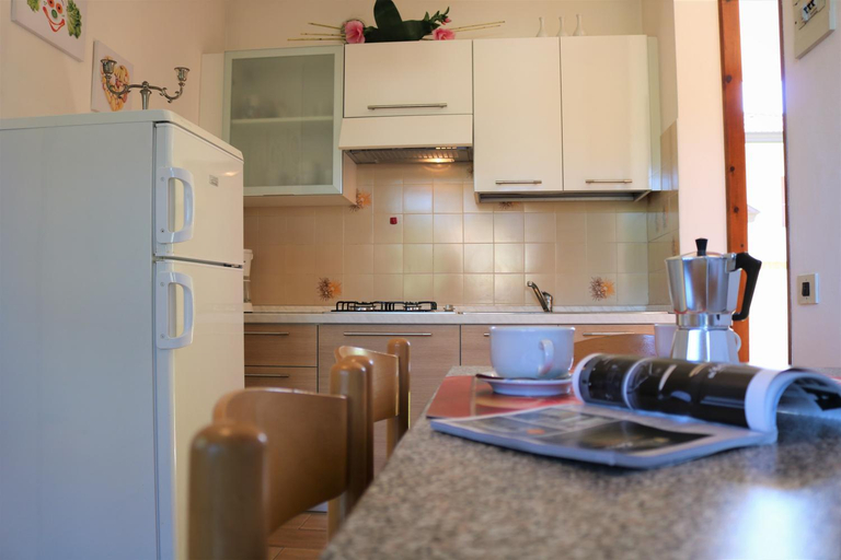 Food & Drinks, Bright Flat in a Villa With Balcony, Venezia
