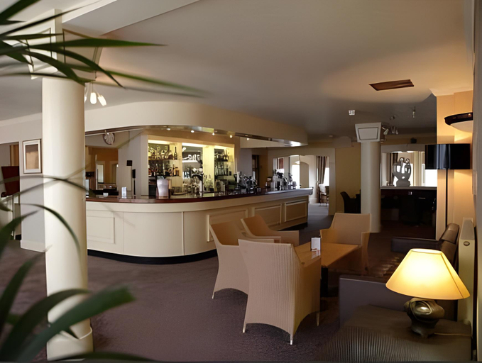 Others 5, Hotel Victoria, Suffolk