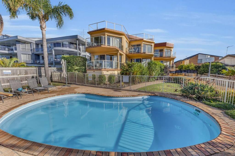 Sport & Beauty 3, Baywatch - Unit 6, Bega Valley