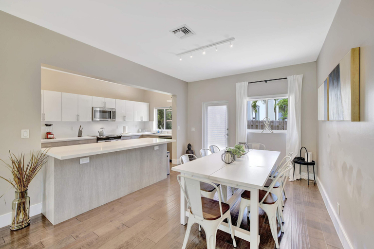 Others 5, Sunshine House 3 BDR for 8!, Broward