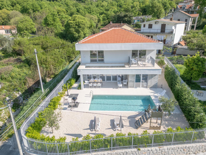 Others 3, Villa Tor