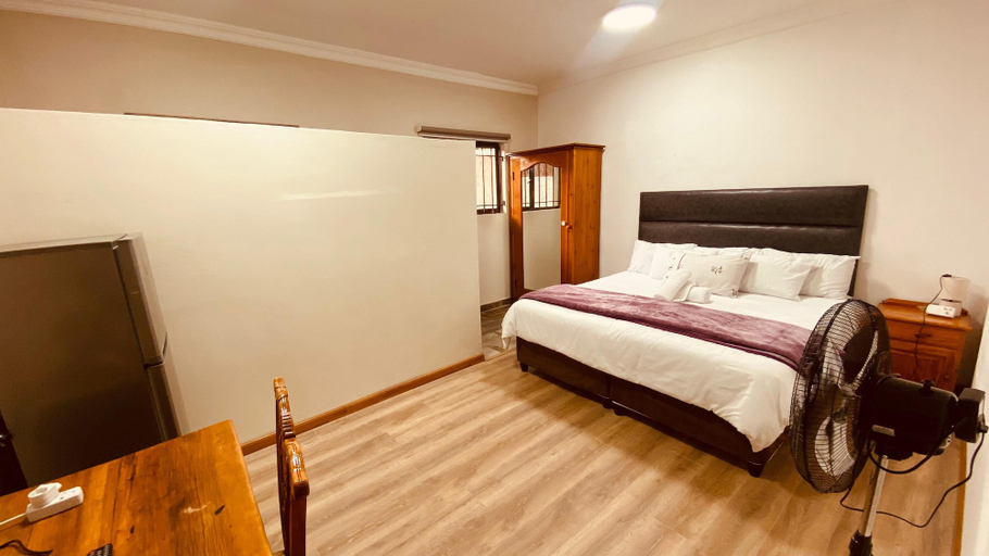 Bedroom 3, Adhara Hotel, City of Johannesburg