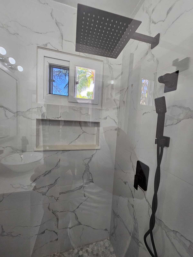 Bathroom 3, Casa Margarita, José Santos Guardiola