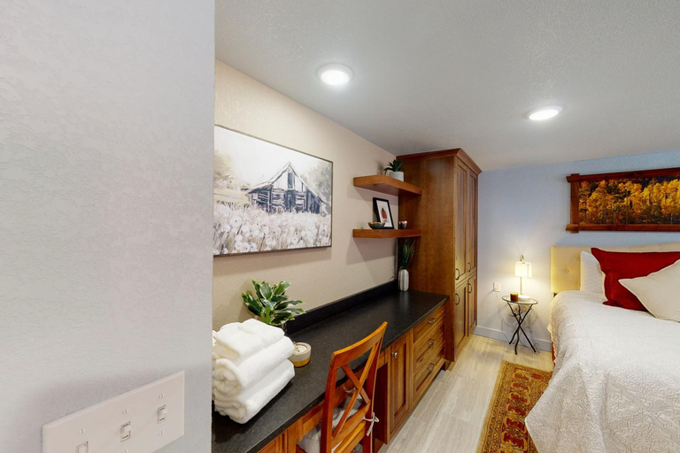 Bedroom 1, The Loft Downtown, Wallowa