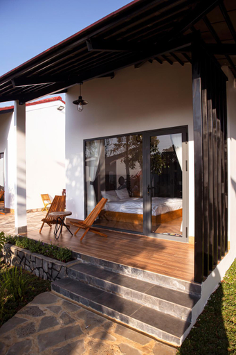 Exterior 1