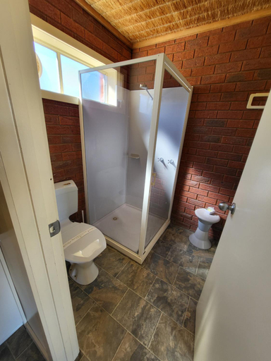 Bathroom 3, Foundry Palms Motel, Buloke - South