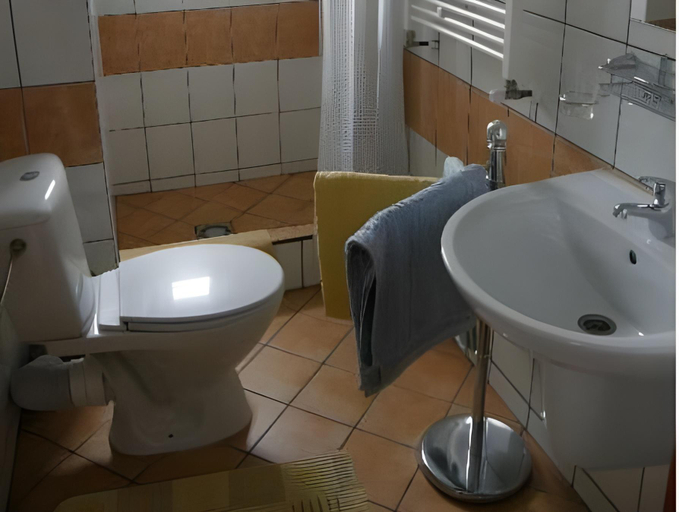 Bathroom 2, Szaman Morski, Puck