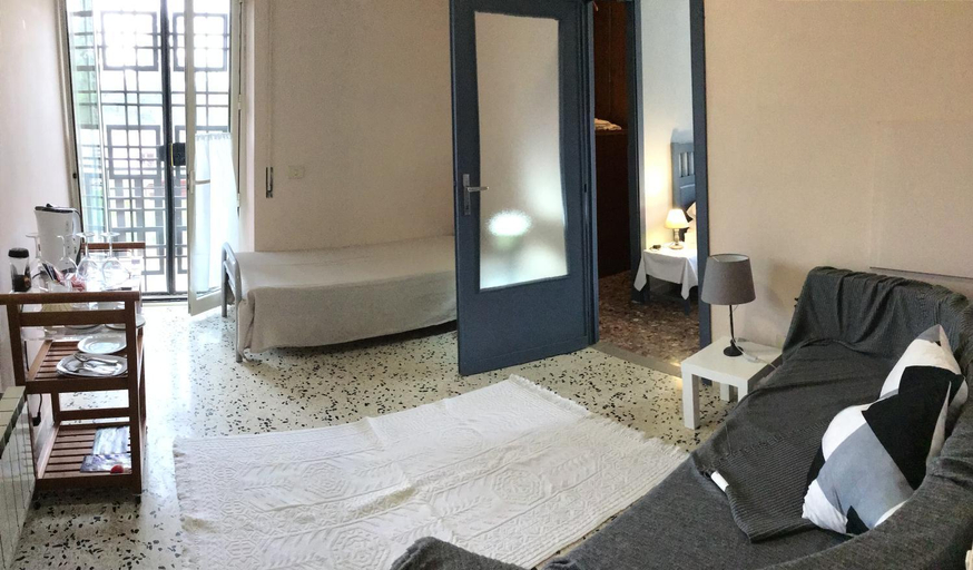 Others 2, casa Marilena, Rome