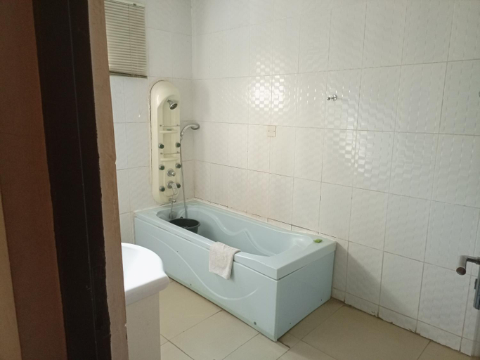 Bathroom 4, Villa Nuee, AbujaMun