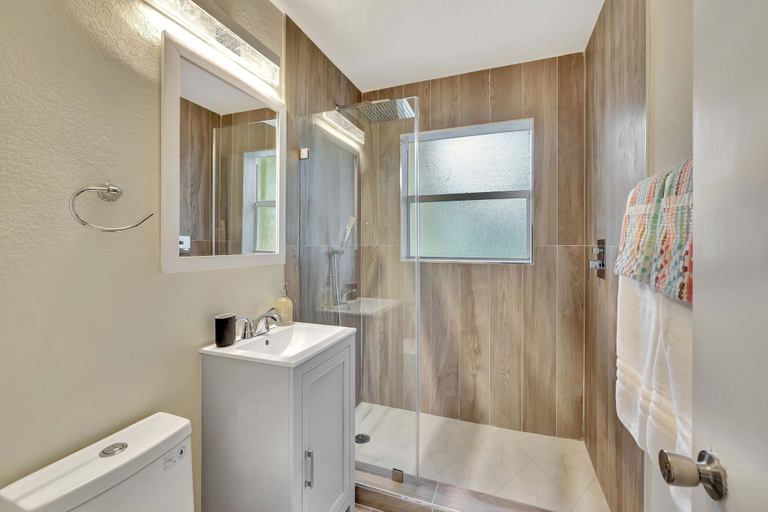 Bathroom 3, Pompano Beach Bungalow for 5!, Broward