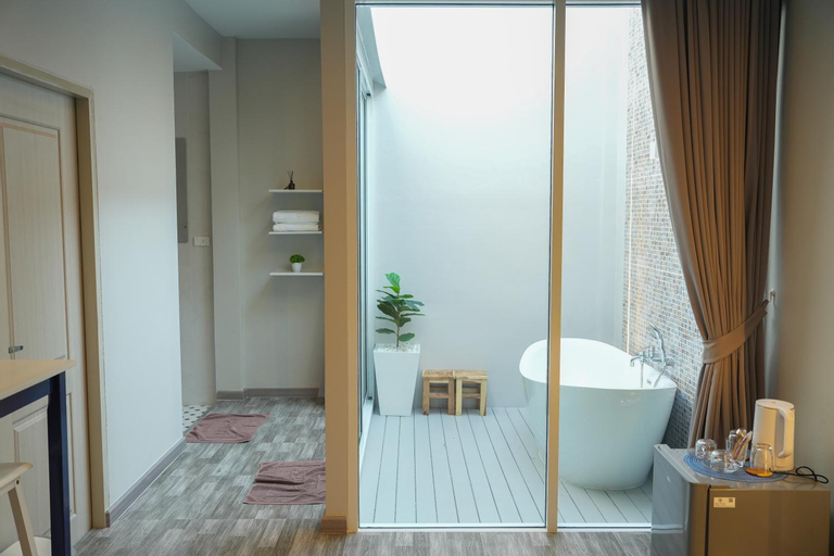 Bathroom 18