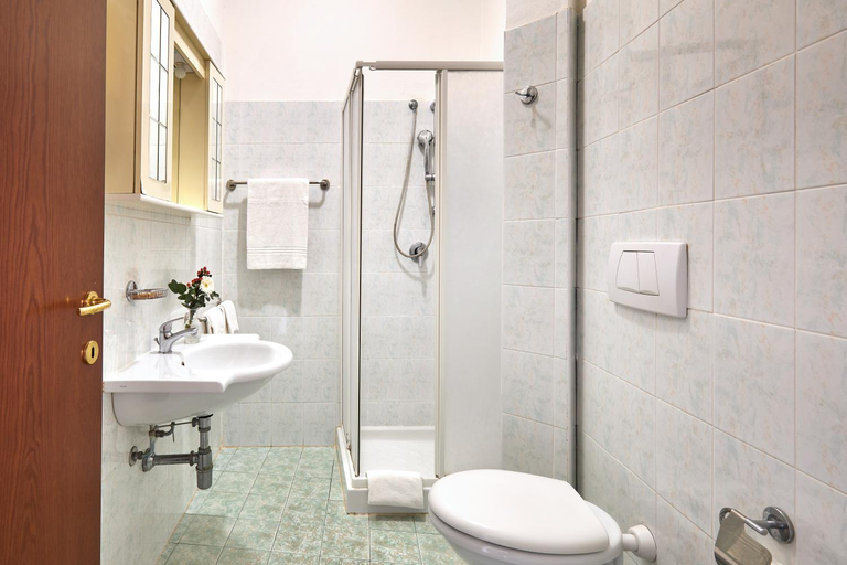 Bathroom 4, Hotel Fattoria Belvedere, Pisa