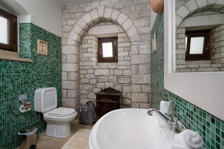 Bathroom 4, Orelia Cretan Deluxe Apartments, Faistos