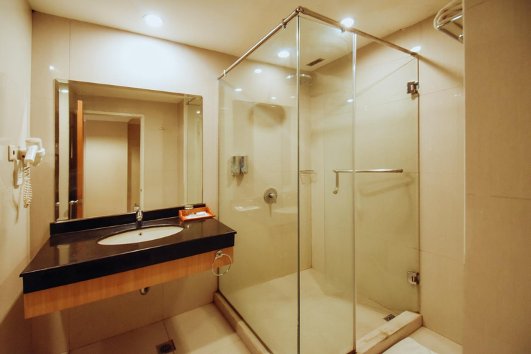 Bathroom 14