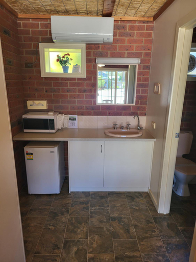 Others 4, Foundry Palms Motel, Buloke - South