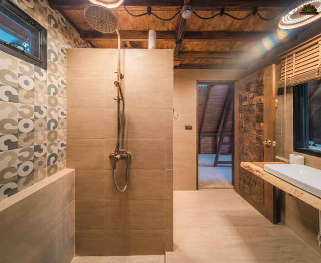 Bathroom 4