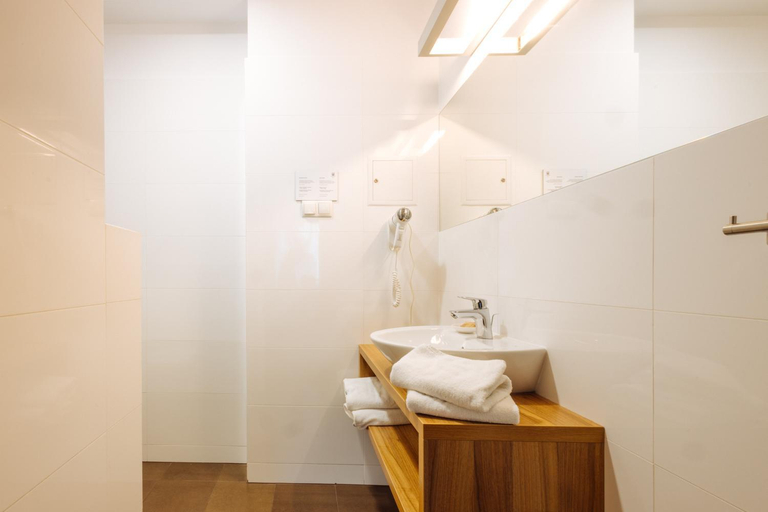 Bathroom 4, Hotel Beethoven, Gdańsk City