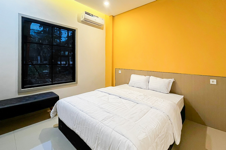 Bedroom 1, Sans Hotel by Elrose Place, Samarinda