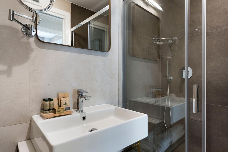 Bathroom 3, Belduomo, Messina