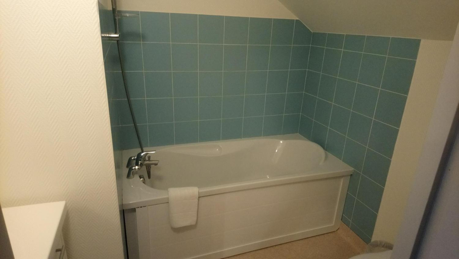 Bathroom, Auberge des lacs, Charente