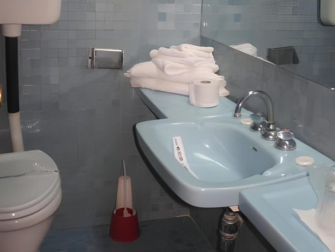 Bathroom 4, AGORA, Mangalia
