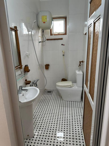 Bathroom, White's house, Vân Đồn