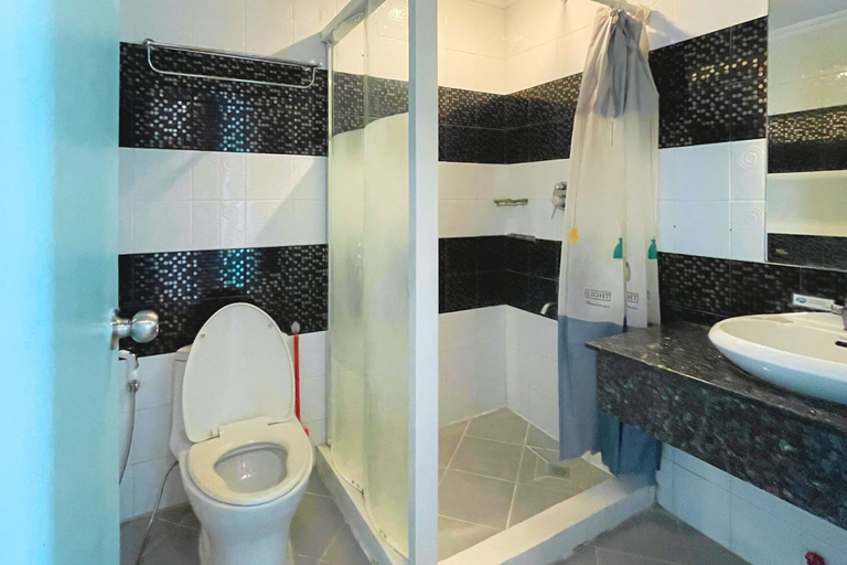 Bathroom 3, Here Innstead Boracay powered by Cocotel, Malay