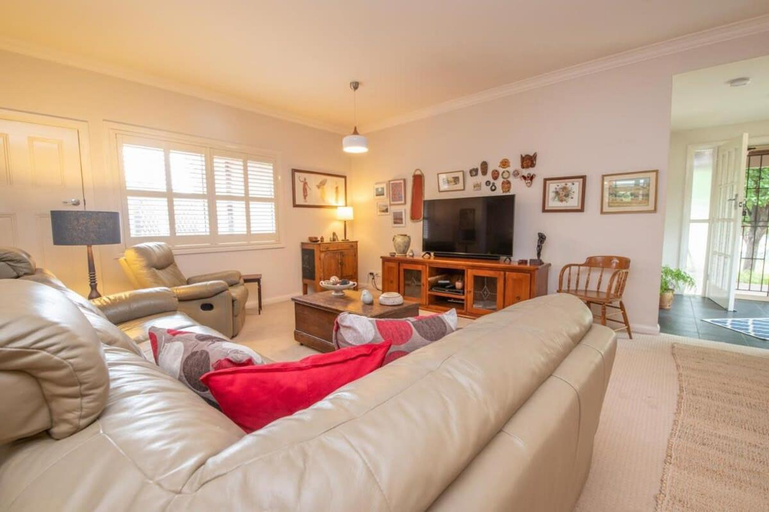 Ophir Abode Beautiful 4 Bedroom Home, Orange