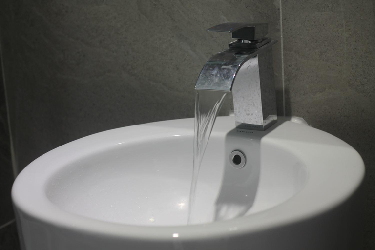 Bathroom 4, Benny's City Hotel, Sihanoukville