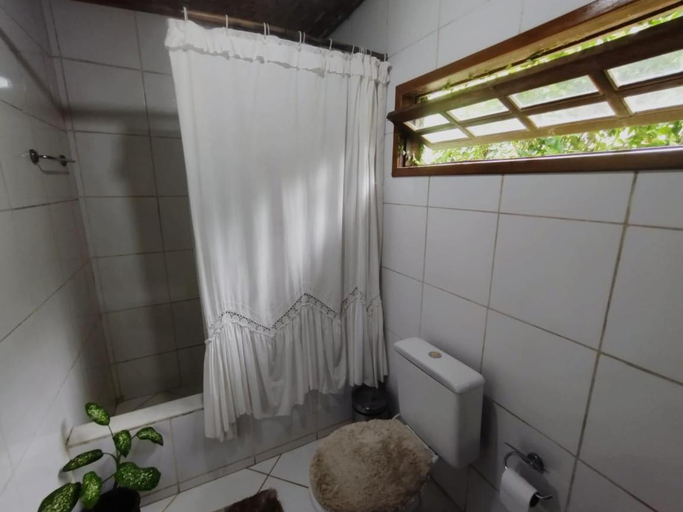 Bathroom 2, Refugio Farm House, Parati