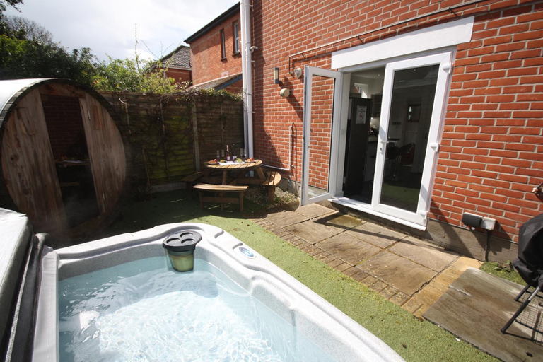 Sport & Beauty 4, Holiday Home With Hot Tub & Sauna, Bournemouth